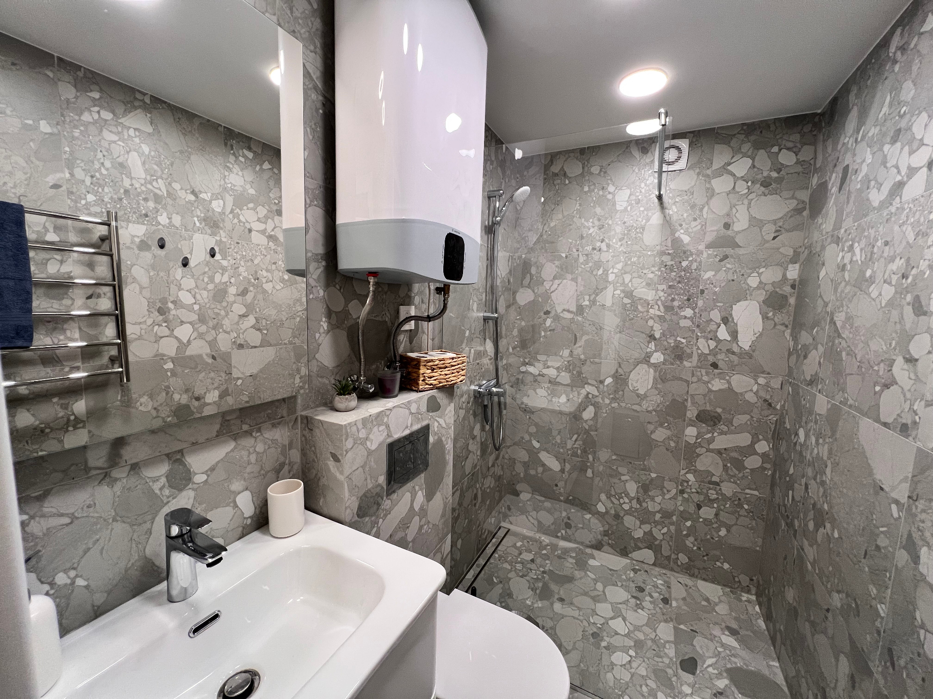 Cherry Apartamentas Nr. 2 — vonios kambarys